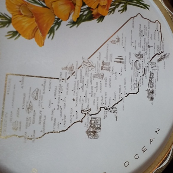 Decorative 1950`s Tinware Tray With California Motif - Picture 2 of 5